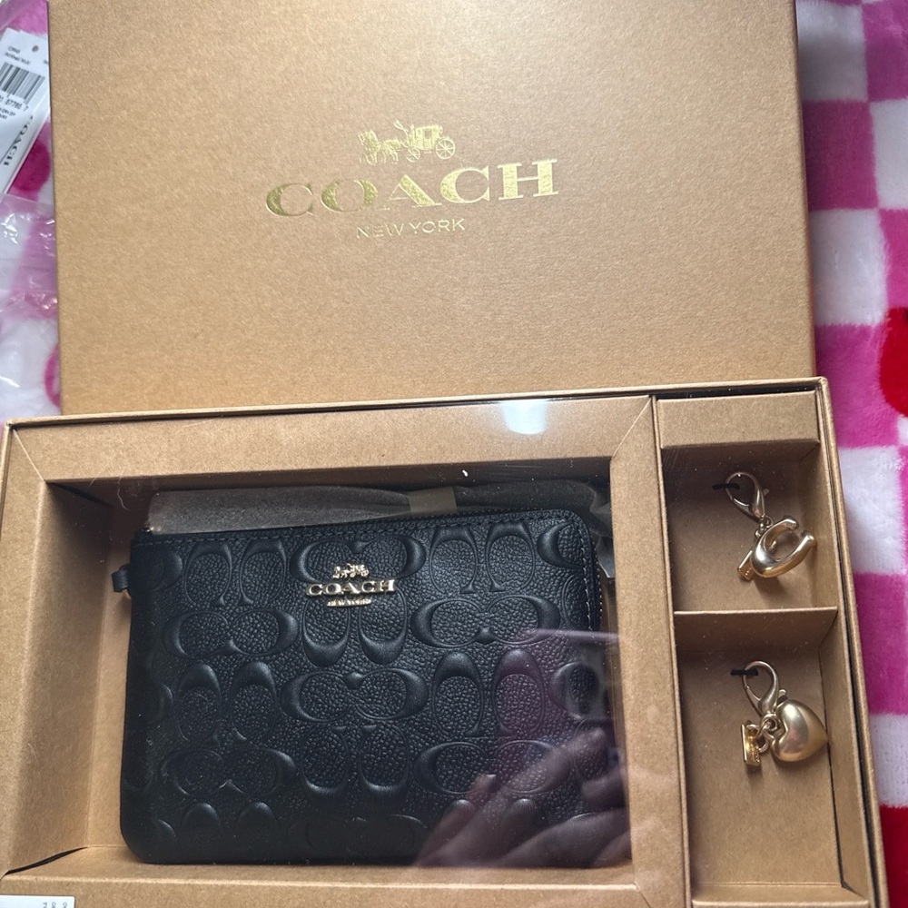 NWT Coach Signature Corner Zip Wristlet w/ Charm Black CF358